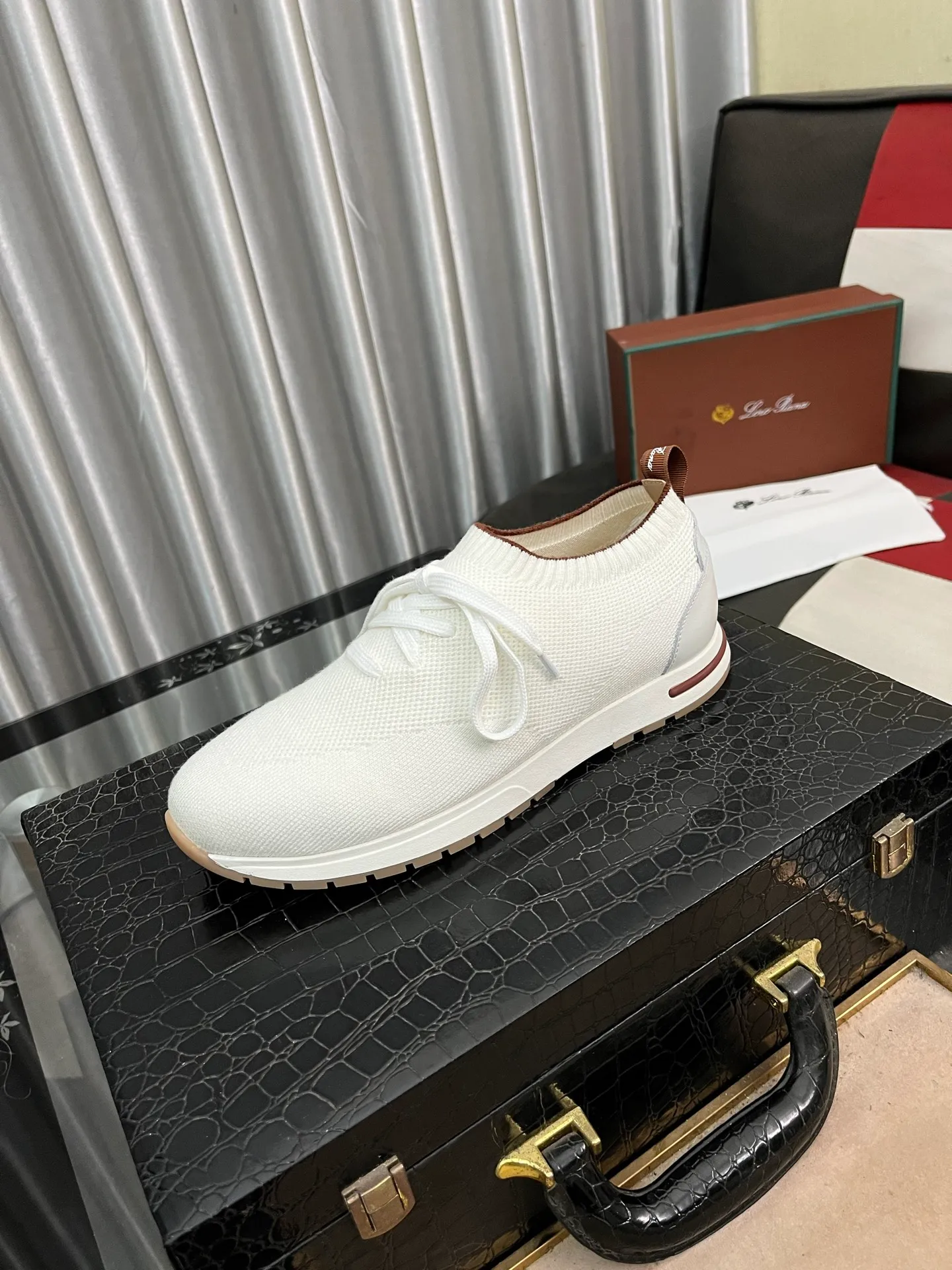 Men's shoes 💰420⌚️⌚️ (loro piana) new moccasin shoes official website original 1:1 mold opening, original quality 💯 fine workmanship, high-end luxury ☘ The upper is made of original waterproof treatment breathable fly-woven suede 🌴 luxury 🐂 leather lining 🍓 rubber wear-resistant outsole, size 38-44 (size 45 can be customized) 5️⃣ colors available